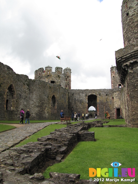 SX23378 Conwy Castle courtyard